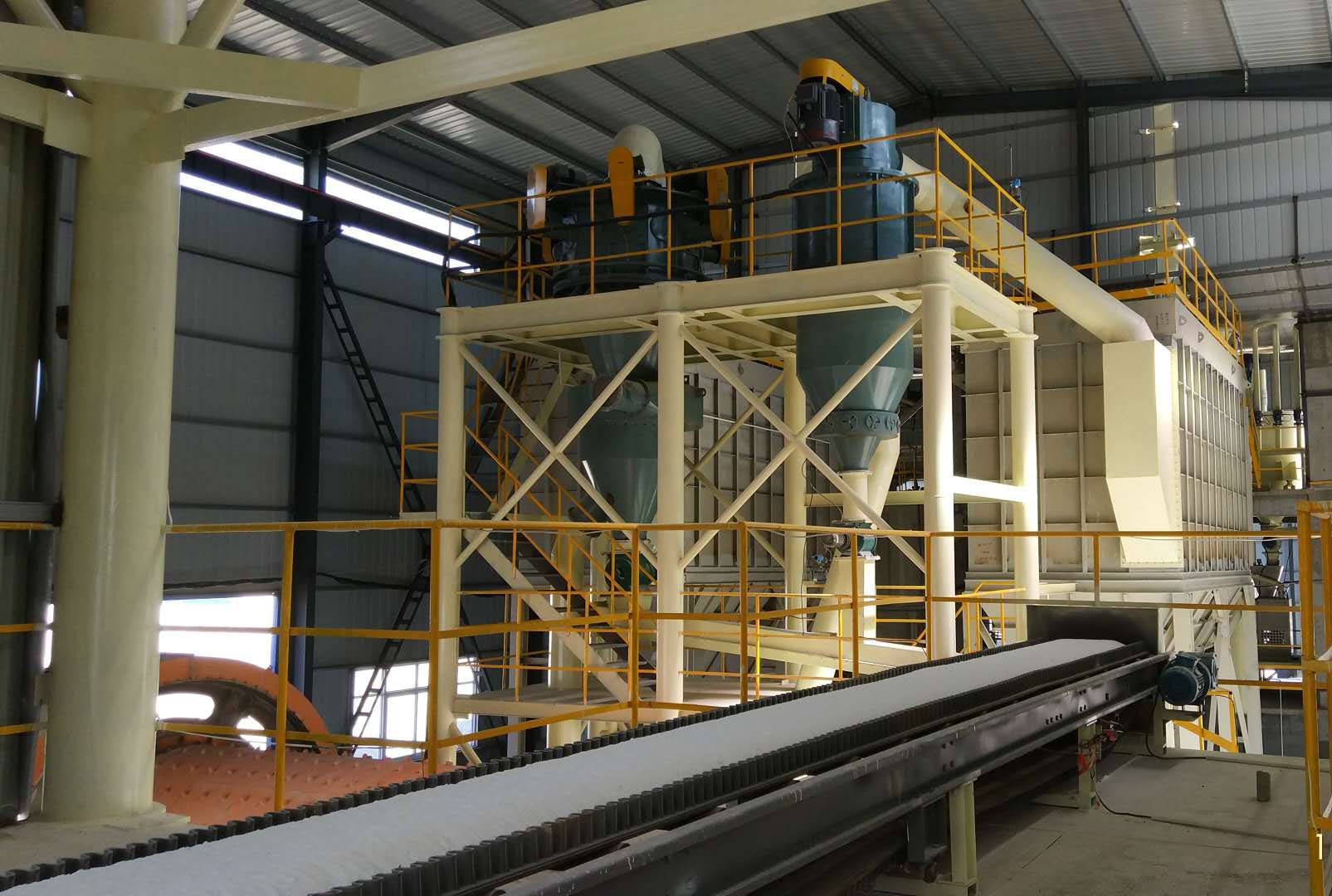 由洛陽建材建筑設(shè)計研究院設(shè)計完成的南陽微粉示范線產(chǎn)銷兩旺